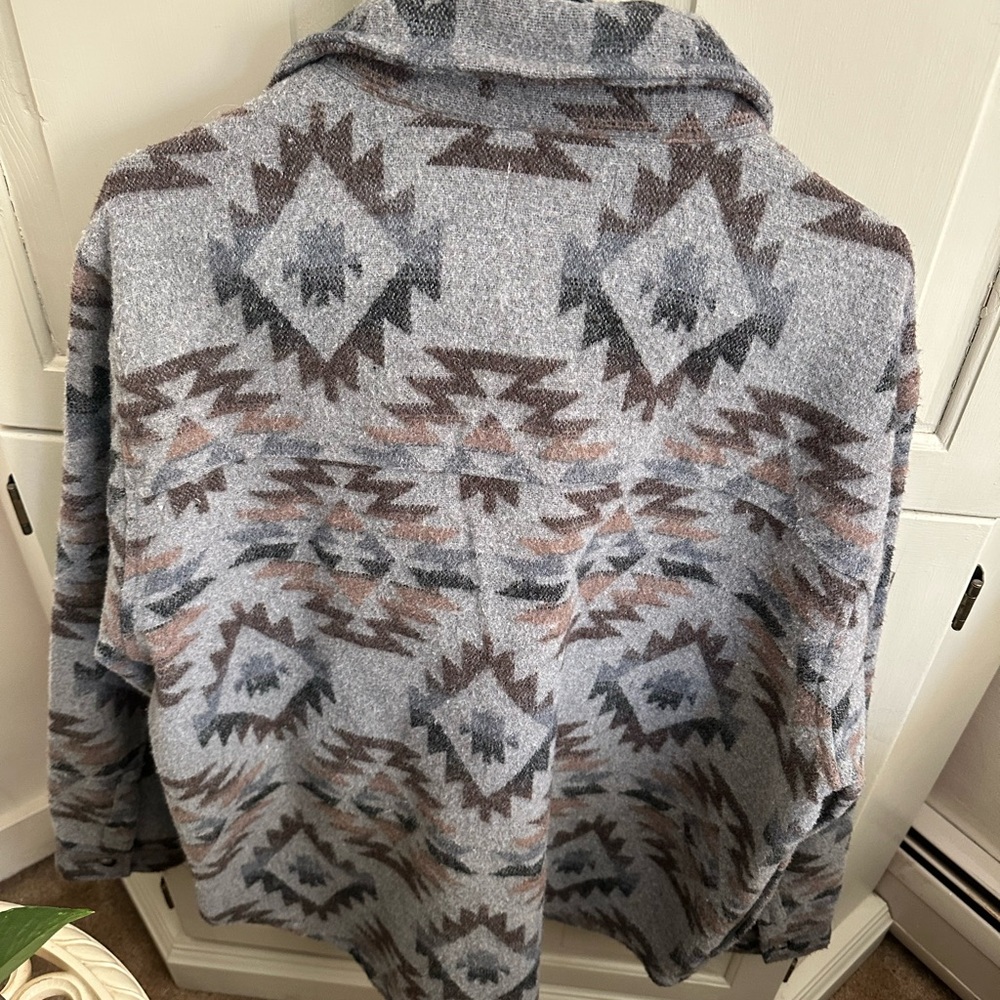 LIV Outdoor Geometric Patterned Jacket - Picture 3 of 3